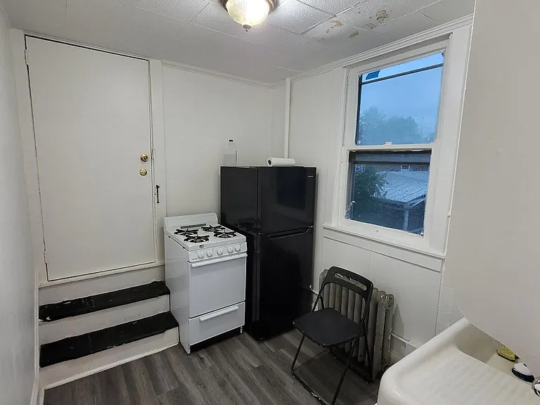 324 Spring St #3 — Photo 13