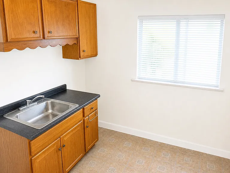 402 Atwood St — Photo 4