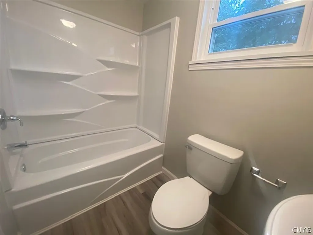 1 bed, 1.0 bath, 2972 sqft, $900 — Photo 3