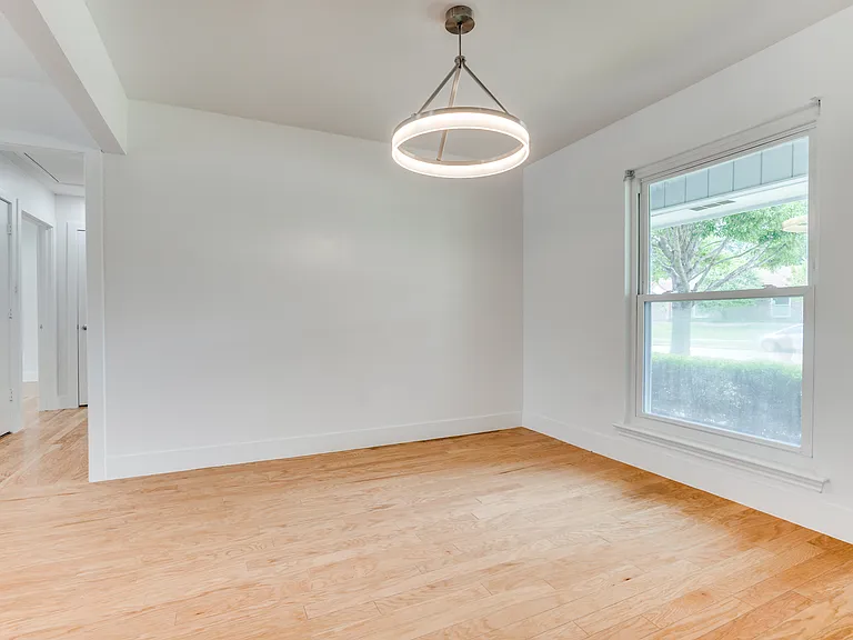 1323 Lark Ln — Photo 6