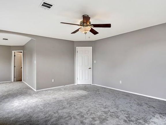 4th image of 2204 Milan Dr