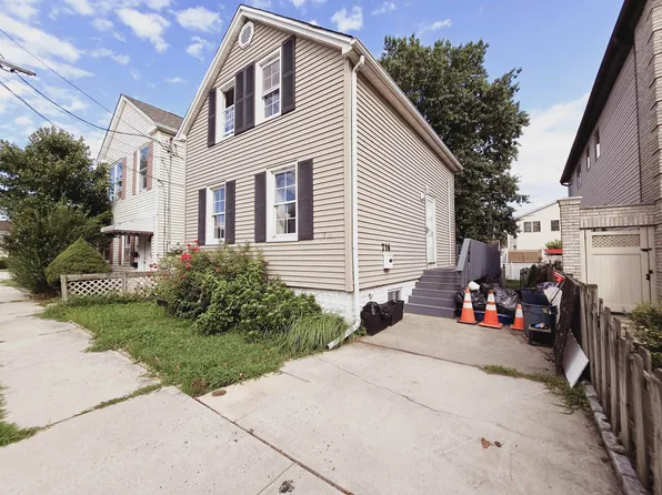 716 1st St, Secaucus, NJ 07094