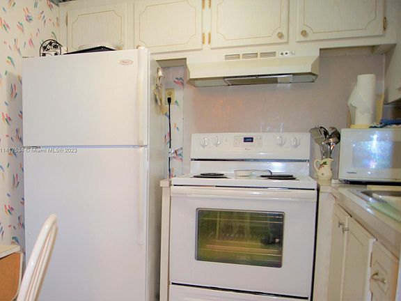 4th image of 71 Waltham E #C