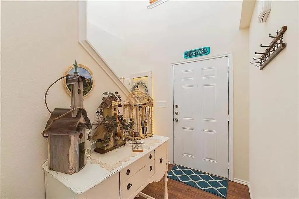 3 bed, 2.5 bath, 1390 sqft, $1,450 — Photo 3