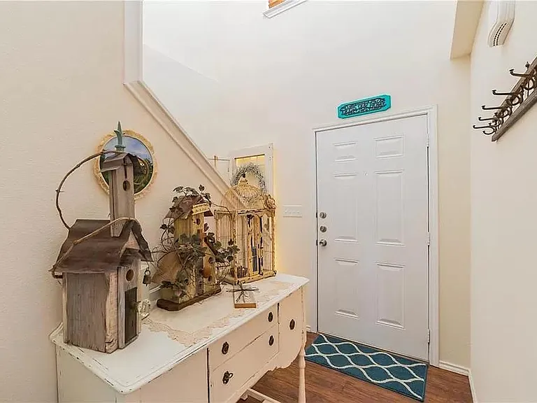 1503 Claremont Cir #B — Photo 3