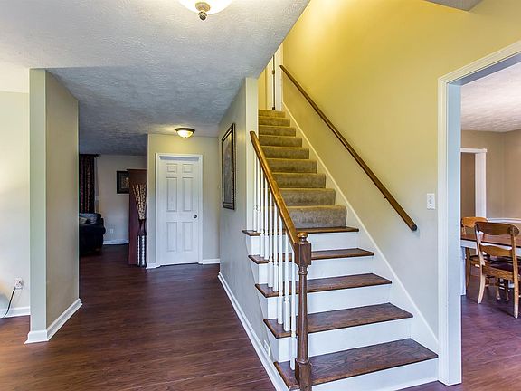 5th image of 120 Lantern Ct
