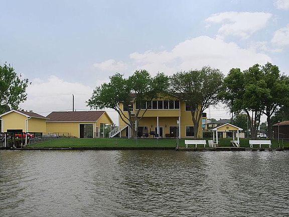 2nd image of 417 Palm Dr #776