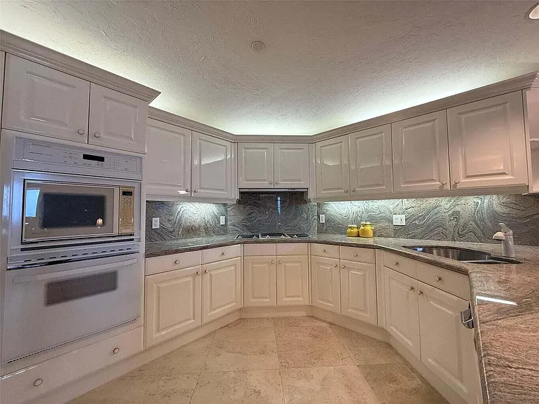 800 Ocean Dr #1104 — Photo 12