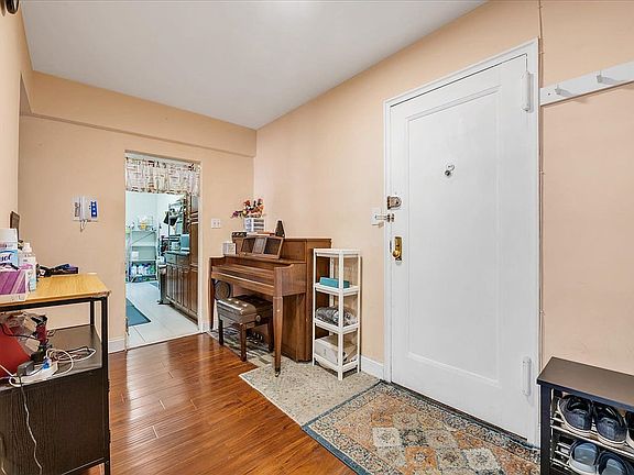 3rd image of 14055 Burden Cres APT 5L