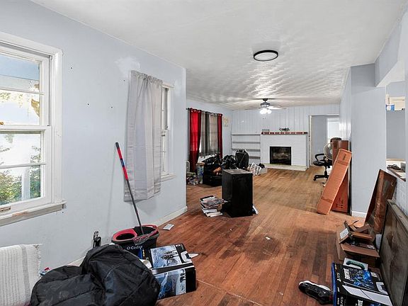 5th image of 989 McPherson Dr