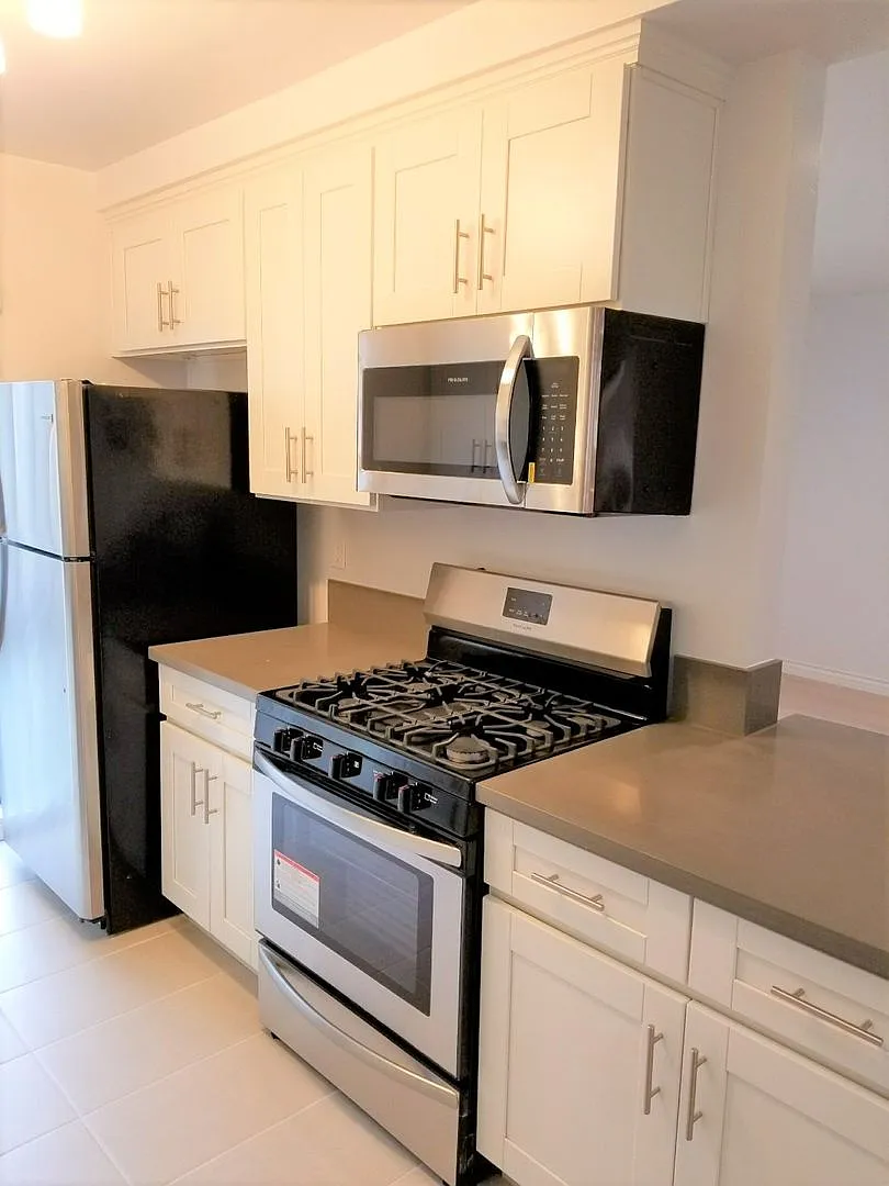 7607 Norton Ave — Photo 4
