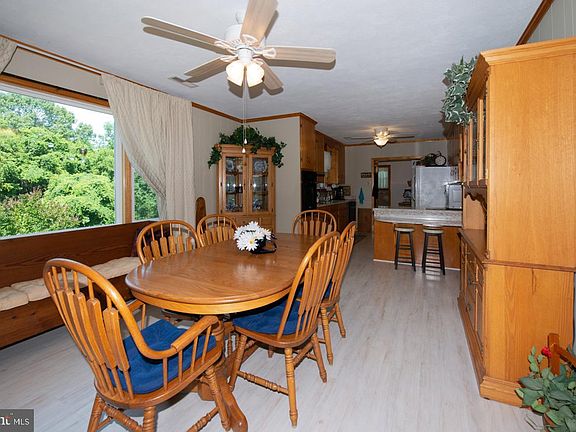 4th image of 202 Patrick Henry Dr