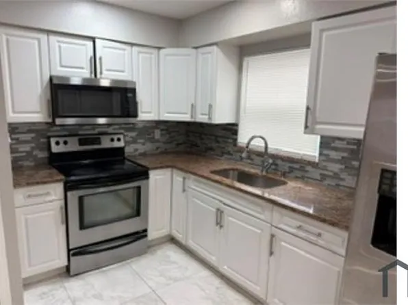 9424 N 50th St, Tampa, FL
