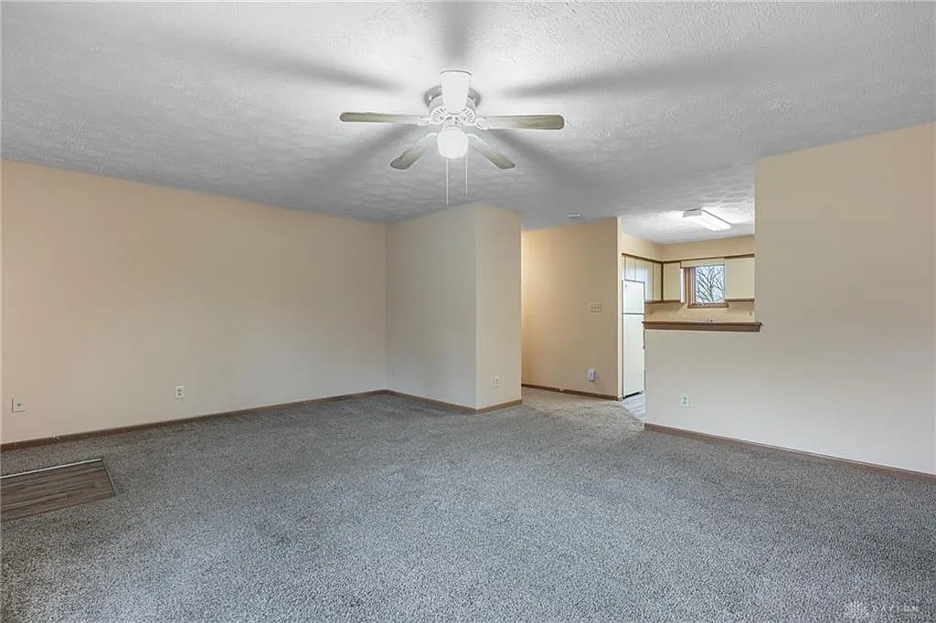 Building Photo - 160 N 4th St #162