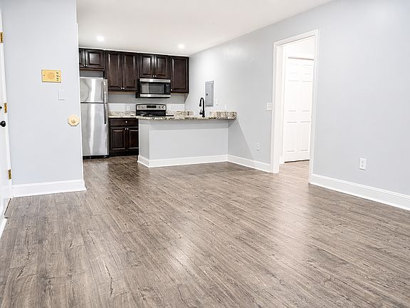 5th image of 225 S Main St APT 6