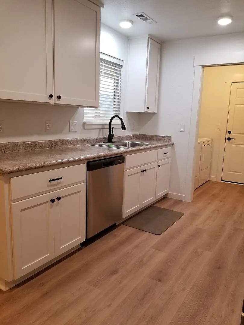 141 & 143 Northridge Ter photo 1