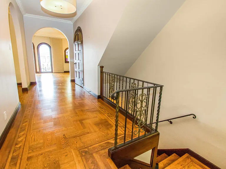 2335 Francisco St — Photo 12