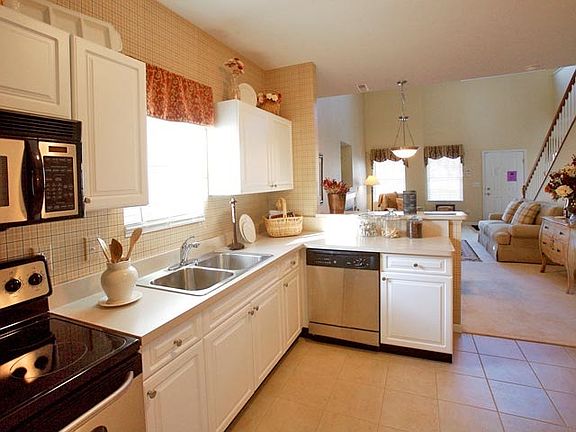 4th image of 915 Summerville Dr