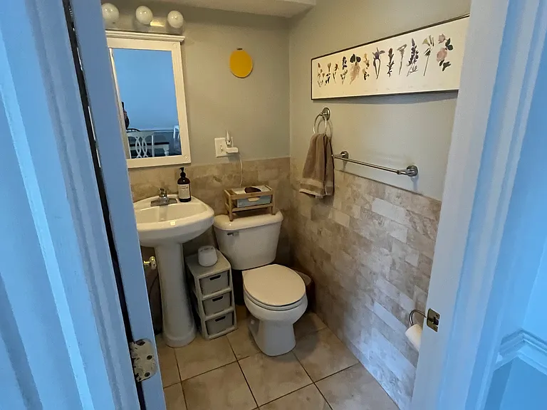 219 W 2nd St #2 — Photo 18