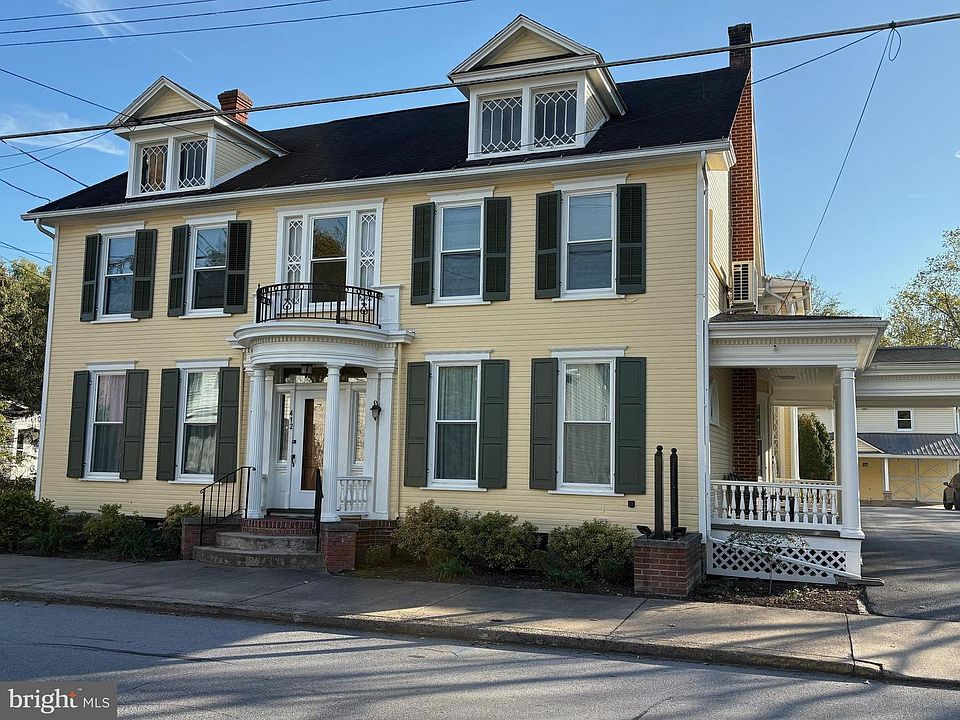 1st image of 412 Main St