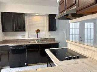10807 Emery Dr — Photo 12