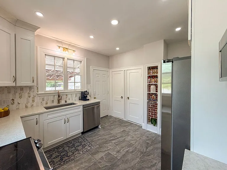 417 SW 10th St — Photo 16