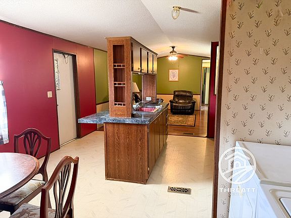4th image of 1584 McCaskill Rd