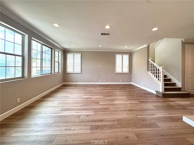 291 Barnes Rd — Photo 3