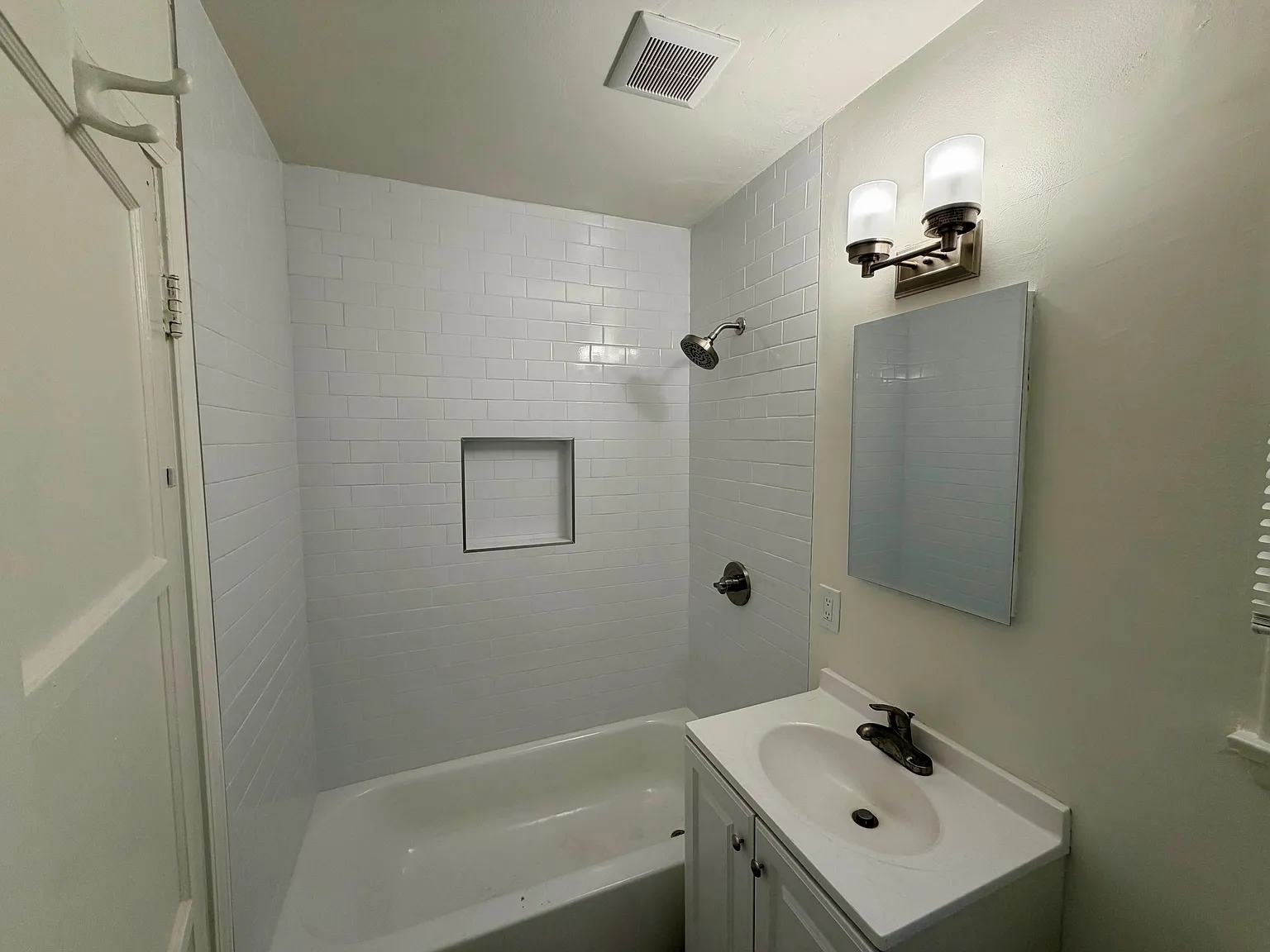 2 bed, $2,700 — Photo 2