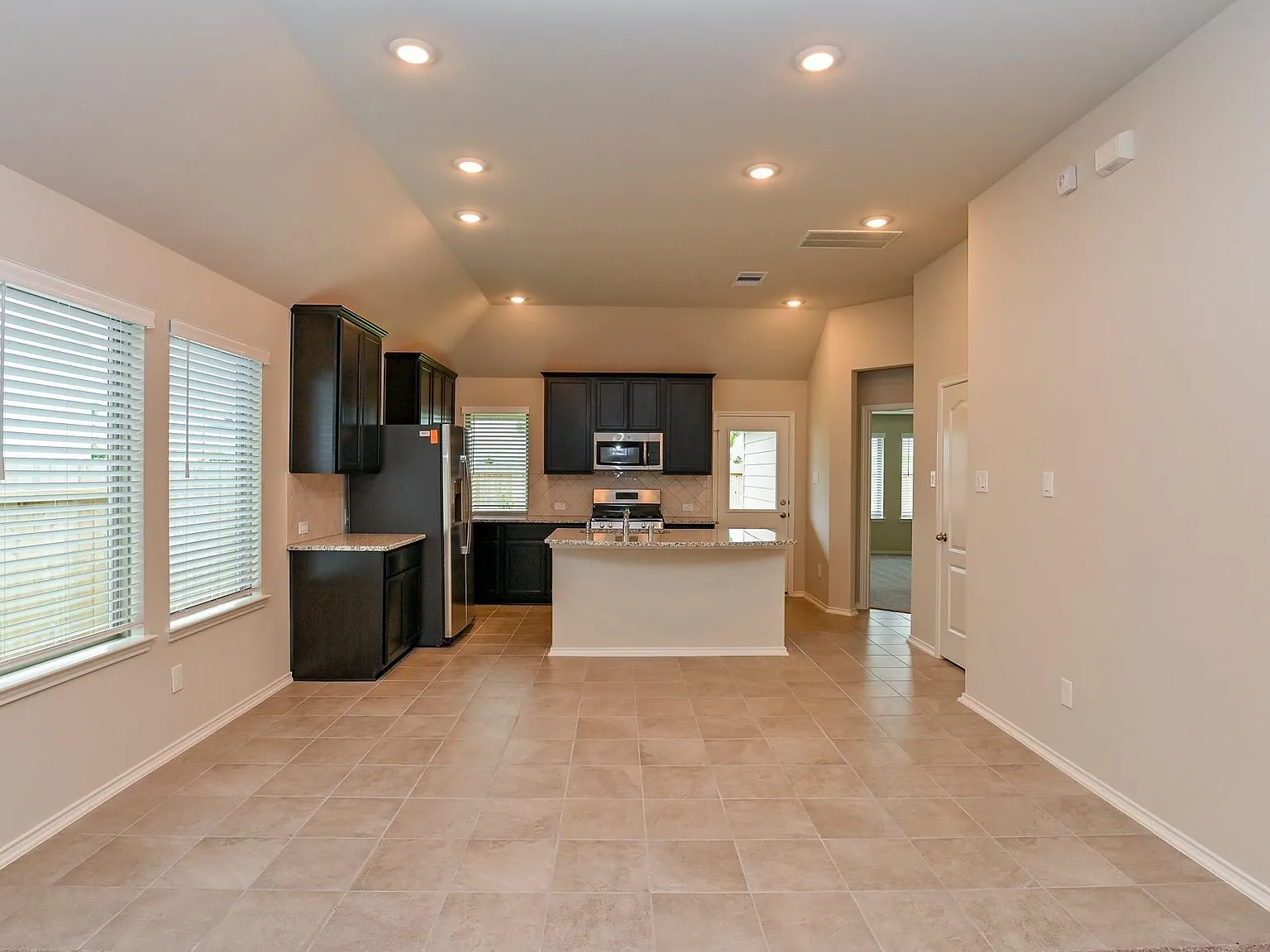 3 bed, 2.0 bath, 1540 sqft, $2,200 — Photo 4