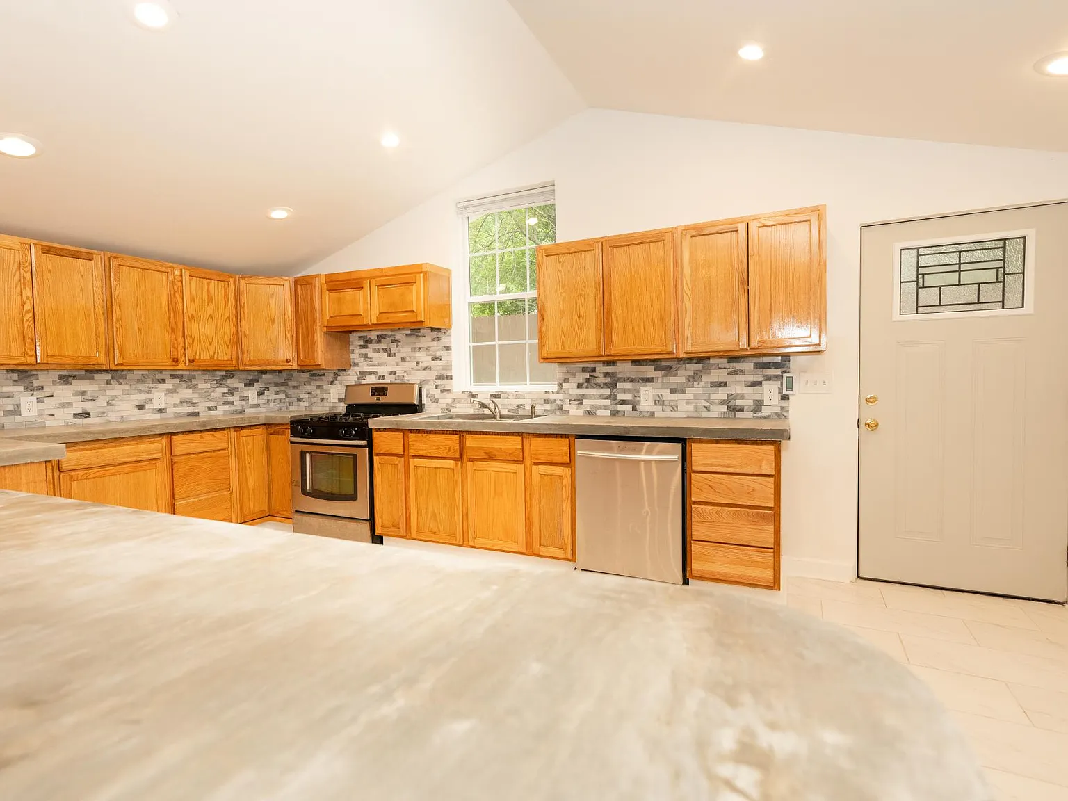 1270 Kendrick Rd NE — Photo 3