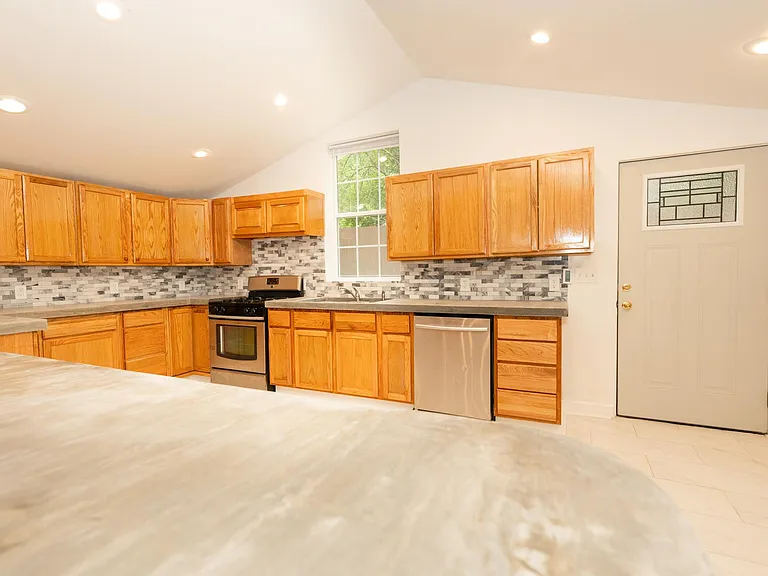 1270 Kendrick Rd NE — Photo 3