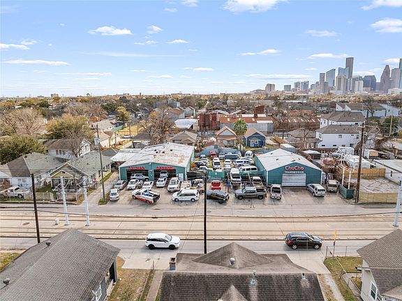 2nd image of 902 Boundary St