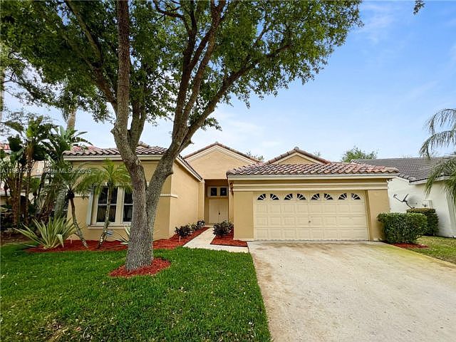 1st image of 611 Carrington Ln