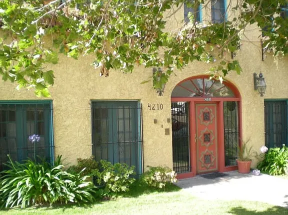 4210 W Adams Blvd — Photo 1