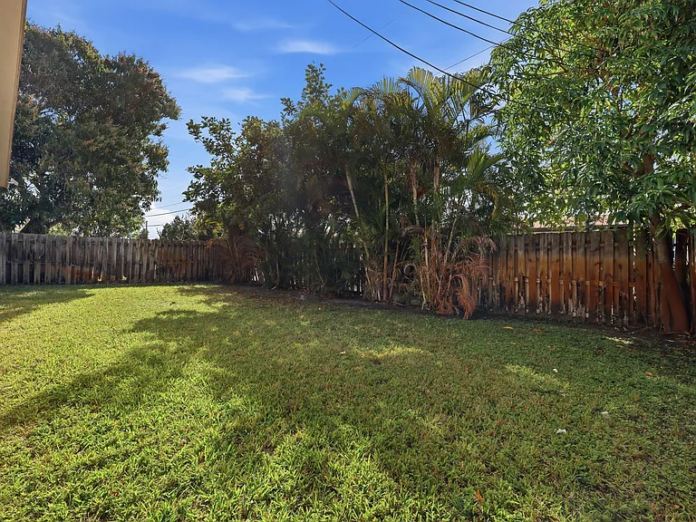 1565 W 28th St #A — Photo 20