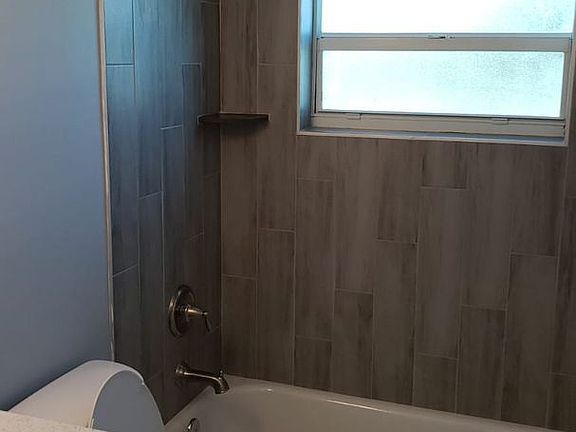 5th image of 217 NW 12th St #2
