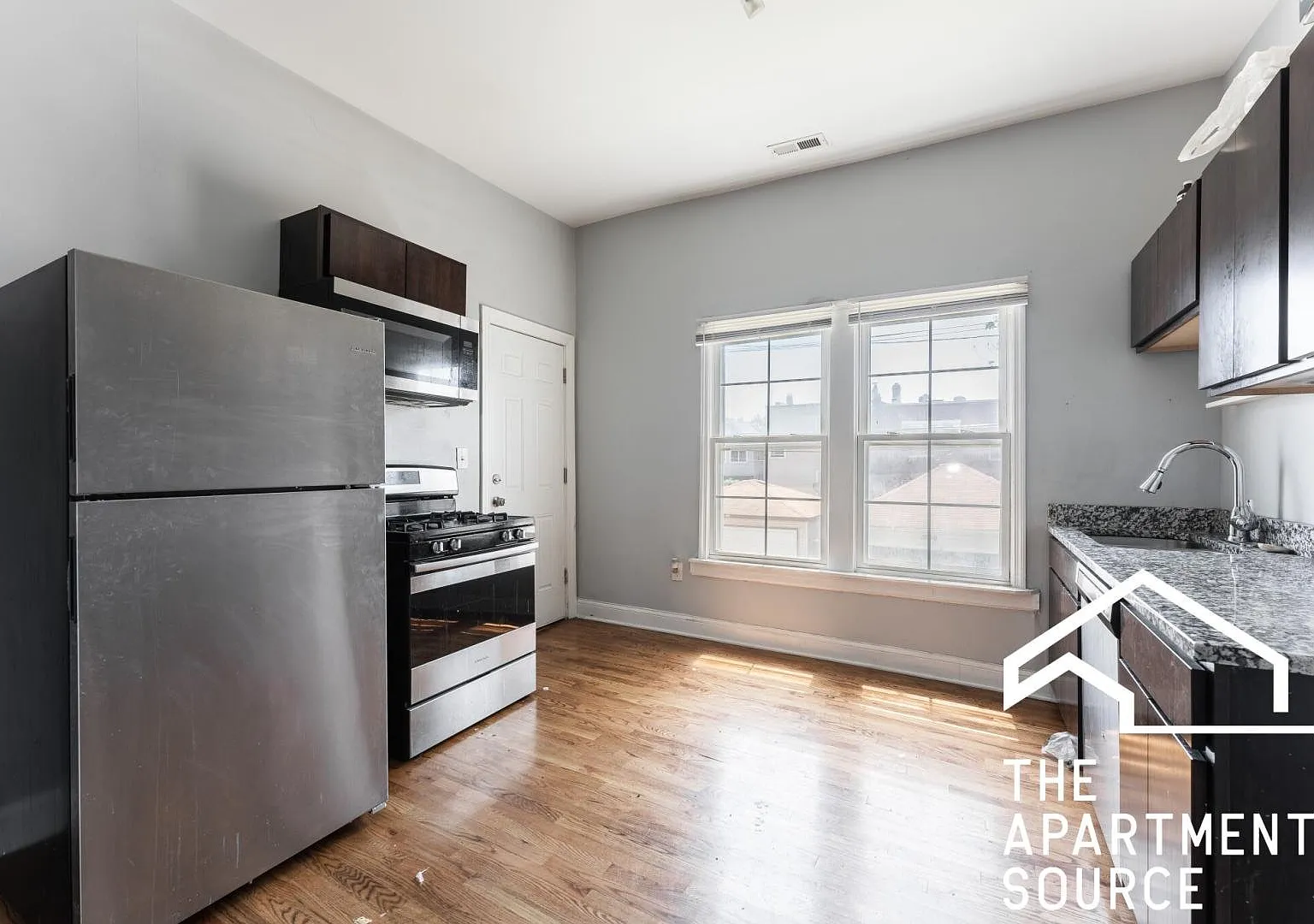 1 Bed + Office in Avondale w/ Laundry, Central Ac, Yard, and More — Photo 2