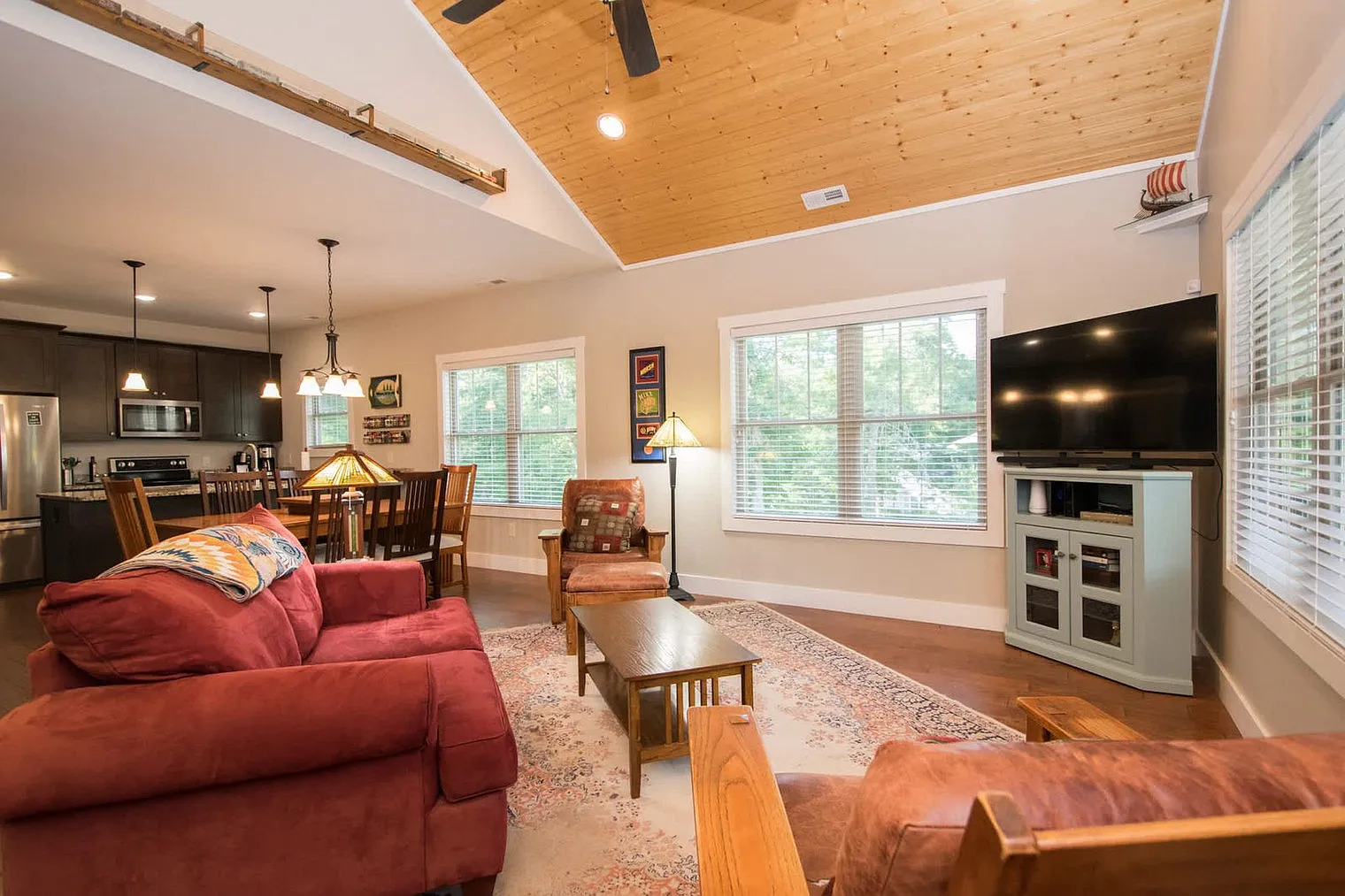 3 bed, 3.0 bath, 1625 sqft, $4,485 — Photo 3