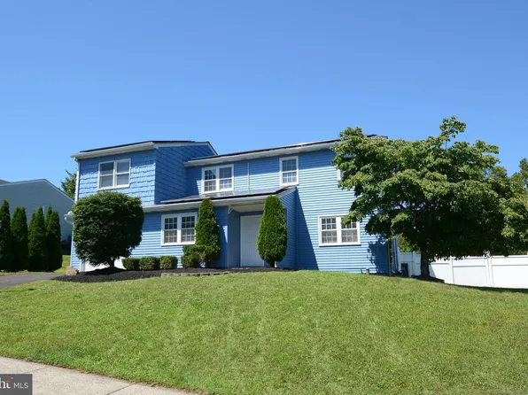 202 Parkridge Dr, Perkasie, PA 18944