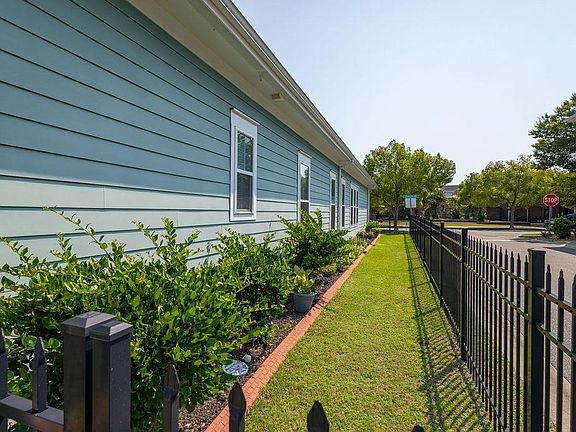 4th image of 811 Johnson Ave.