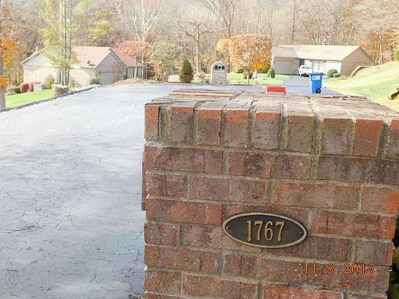 Brick mail box
