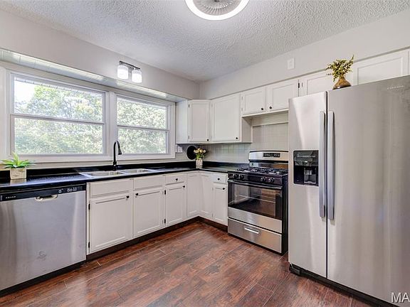 4th image of 23 Manor Dr
