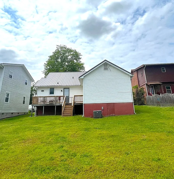 412 Hill St