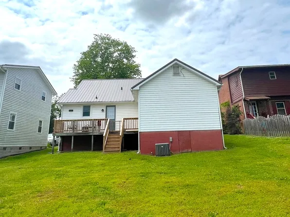 412 Hill St, Farmville, VA 23901