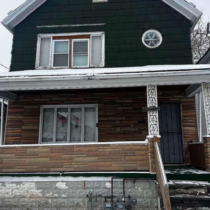 1st image of 102 Gibson St #2