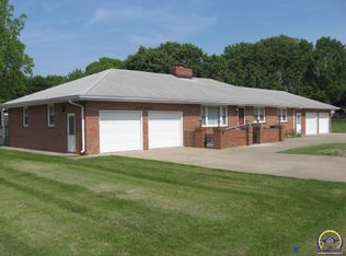 1153 SW Prairie Rd, Topeka, KS 66604