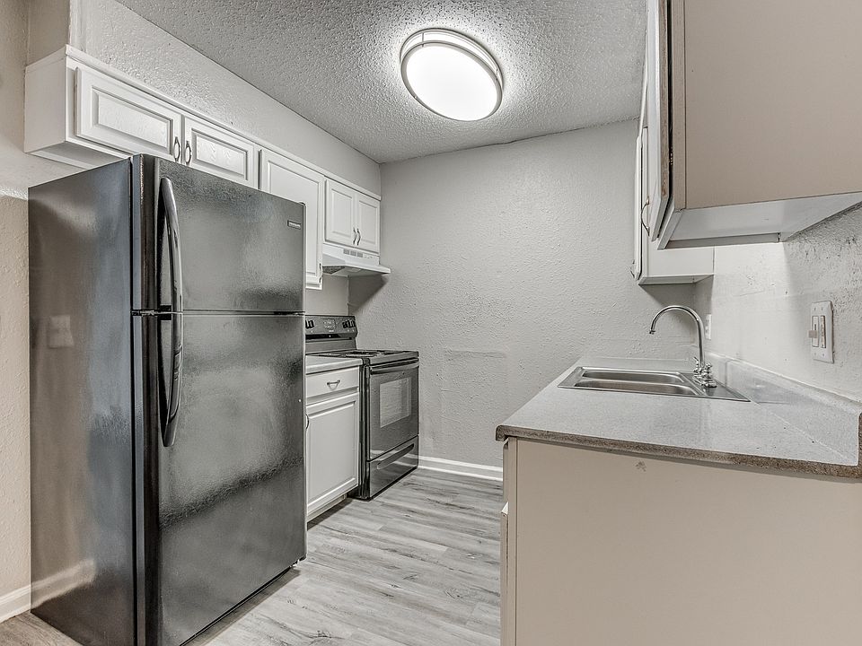 Springdale Village - Kitchen