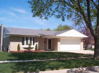 3210 Hickory Ct, Trenton, MI 48183