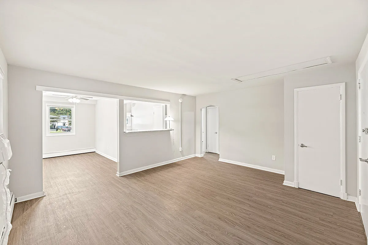 Laurel 24 — Photo 4